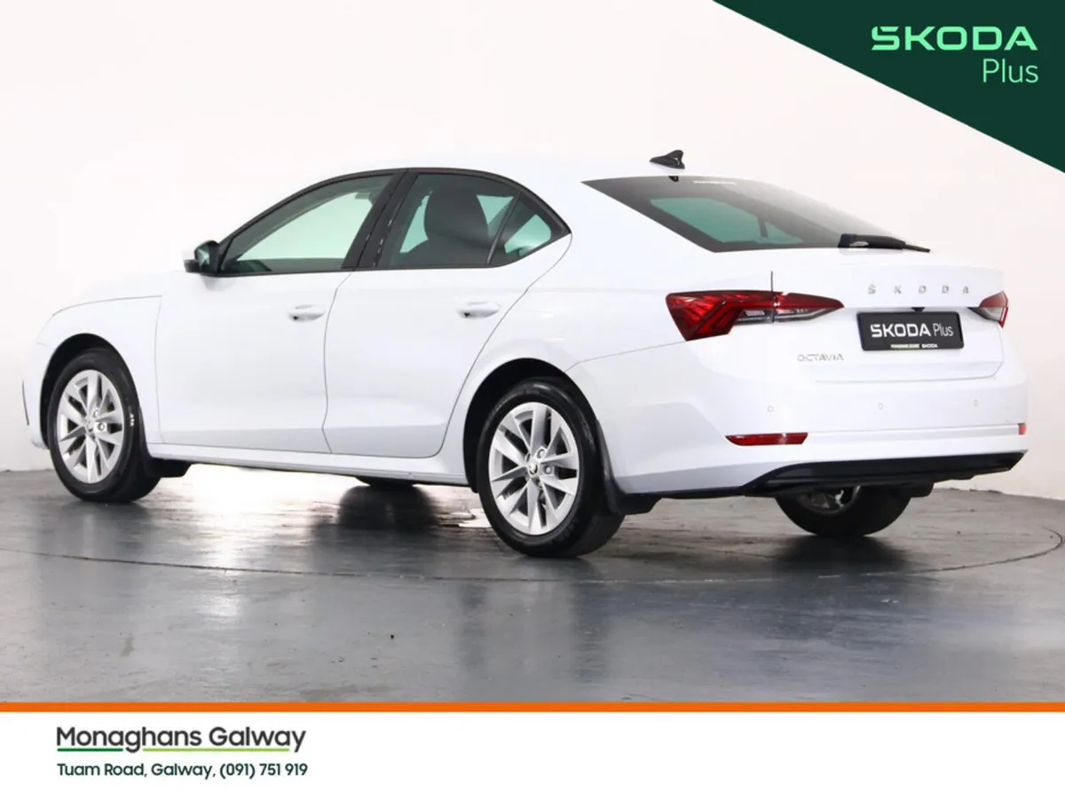 Skoda Octavia Hatchback, Petrol, 2024, White
