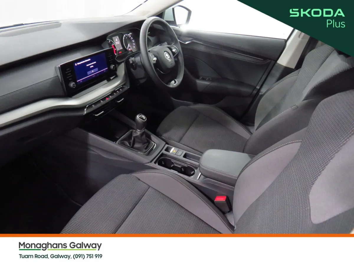Skoda Octavia Hatchback, Petrol, 2024, White