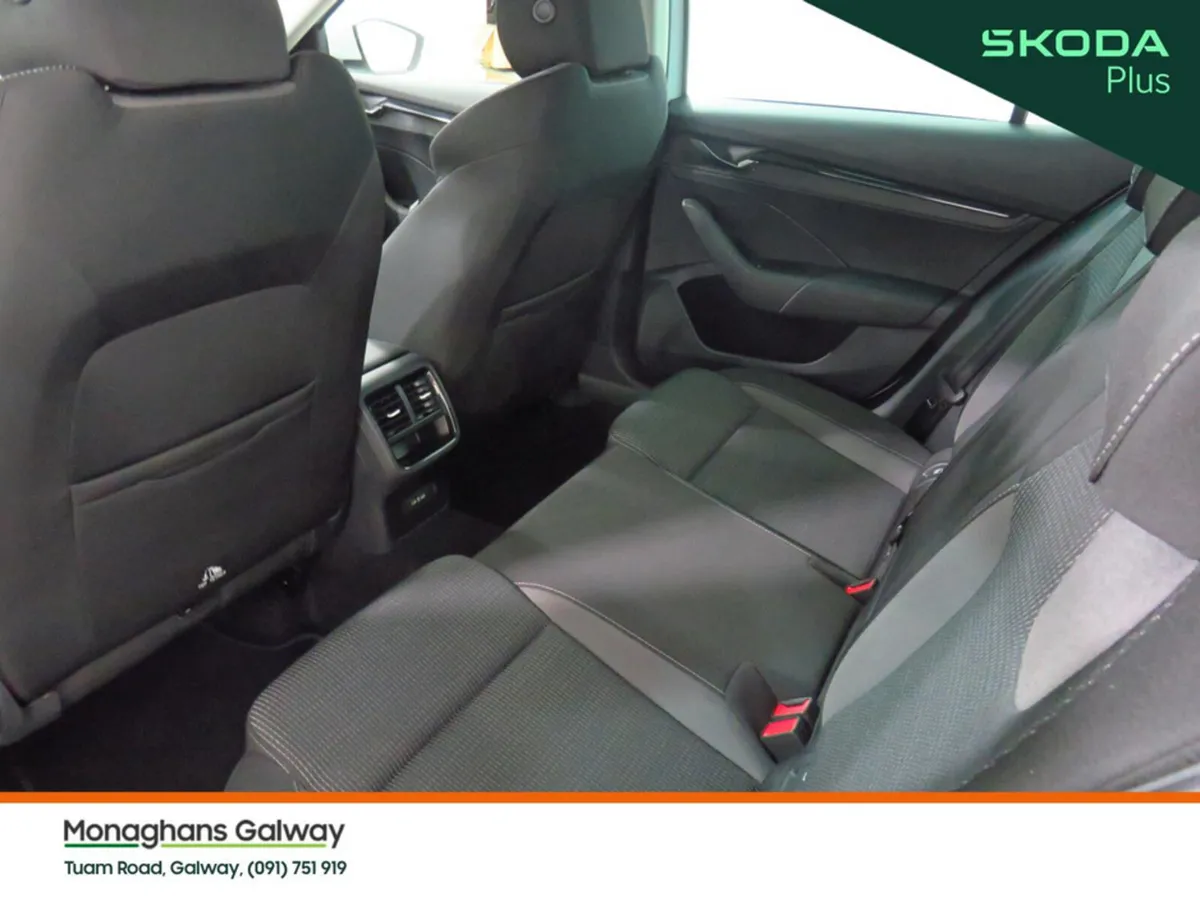 Skoda Octavia Hatchback, Petrol, 2024, White