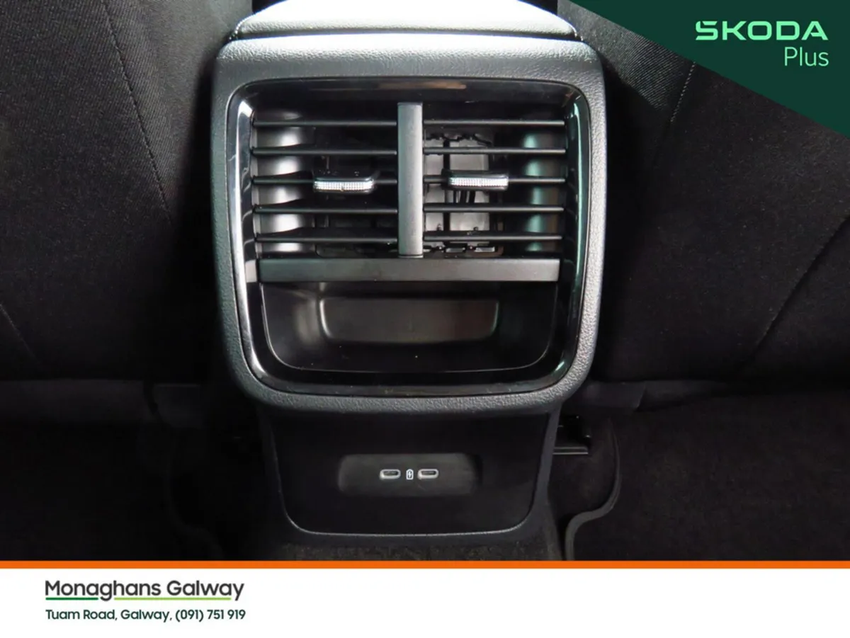 Skoda Octavia Hatchback, Petrol, 2024, White