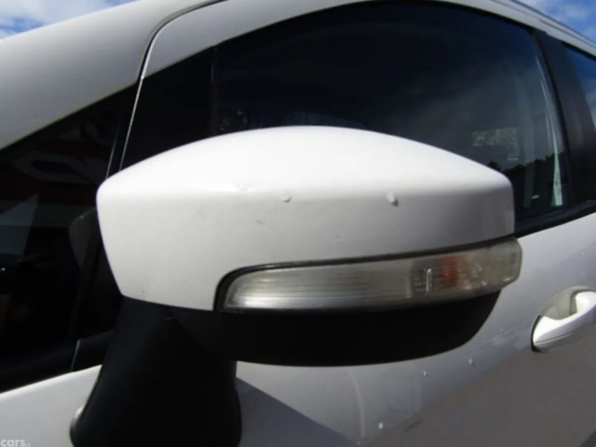 Ford EcoSport Hatchback, Diesel, 2015, White