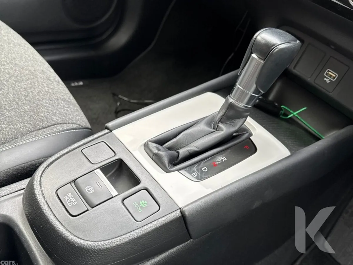 Honda Fit Hatchback, Petrol Hybrid, 2023, White