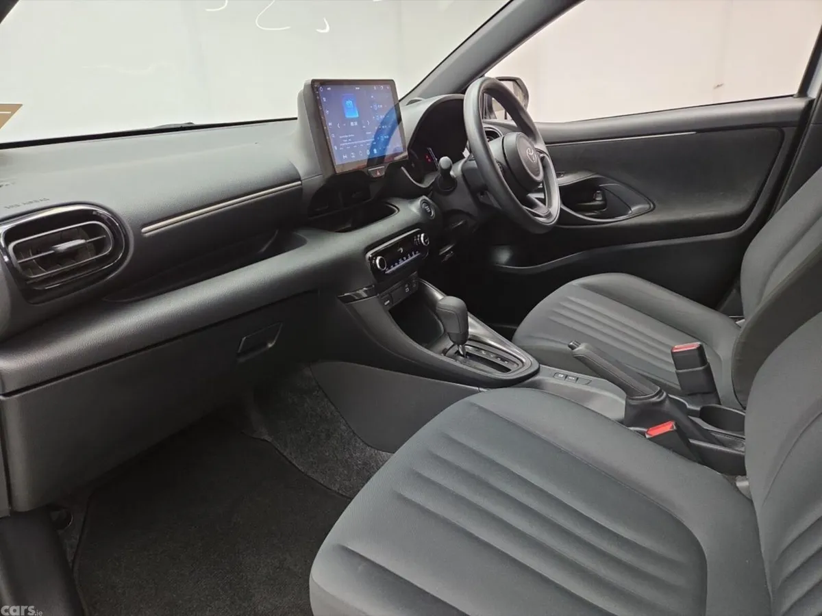 Toyota Yaris Hatchback, Petrol, 2024, White