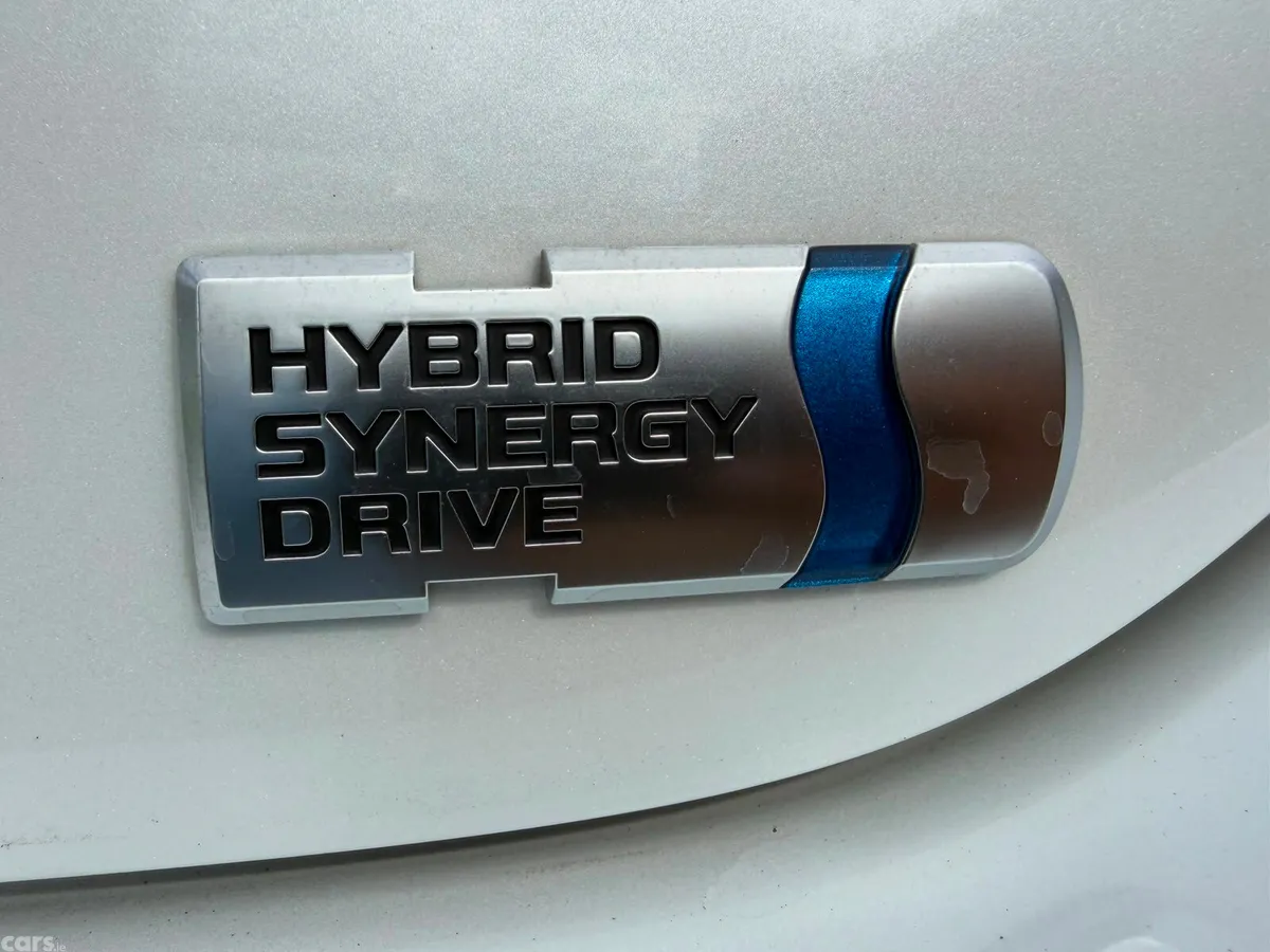 Toyota Camry Saloon, Petrol Hybrid, 2021, White