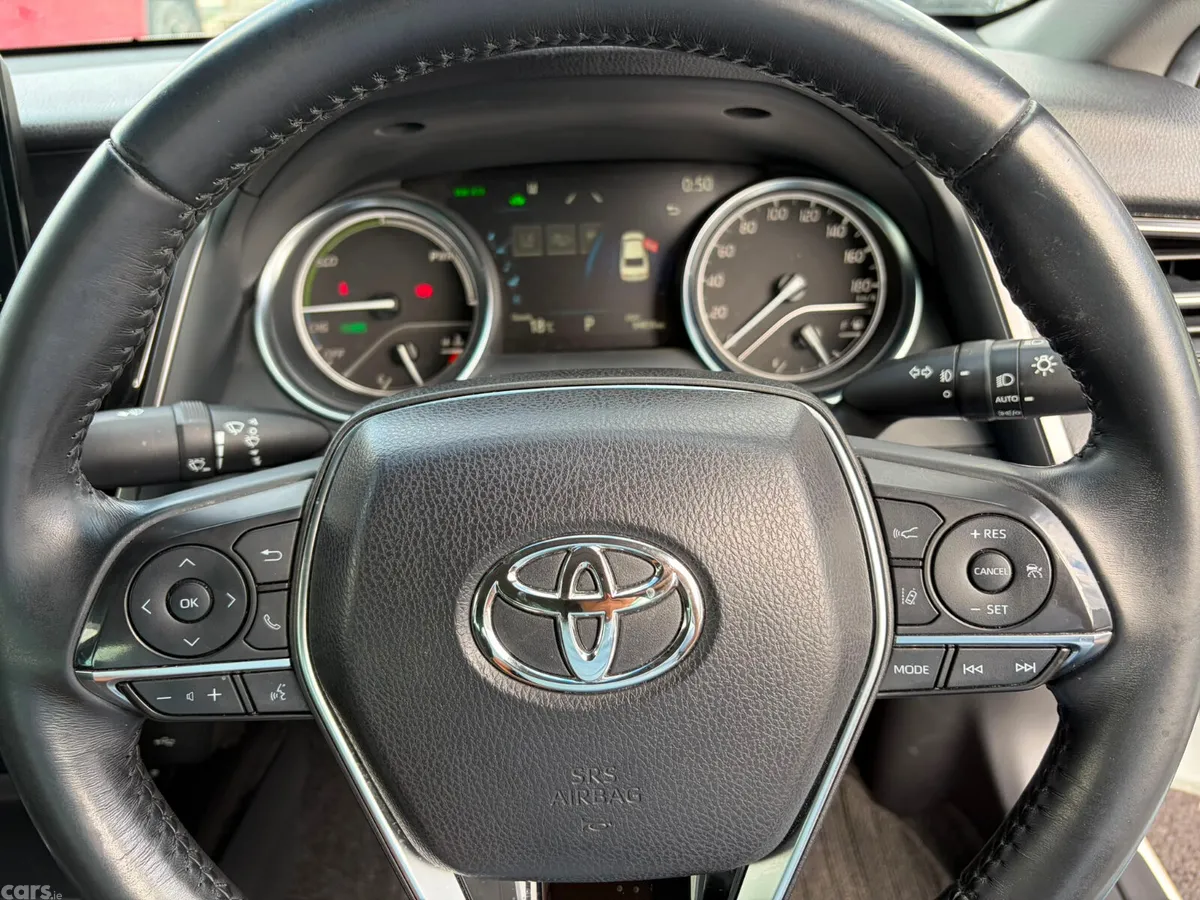 Toyota Camry Saloon, Petrol Hybrid, 2021, White