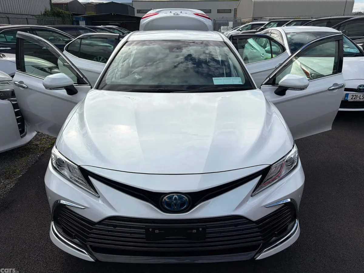 Toyota Camry Saloon, Petrol Hybrid, 2021, White
