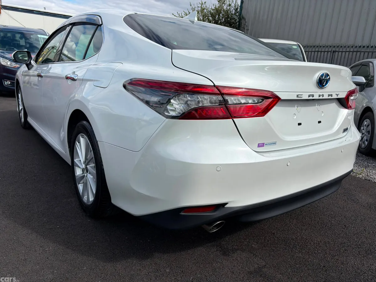 Toyota Camry Saloon, Petrol Hybrid, 2021, White