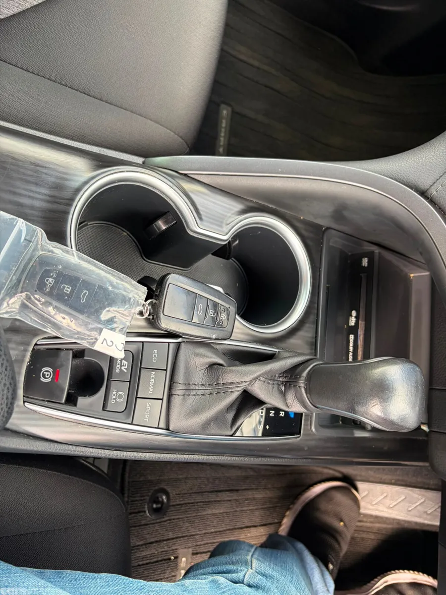 Toyota Camry Saloon, Petrol Hybrid, 2021, White