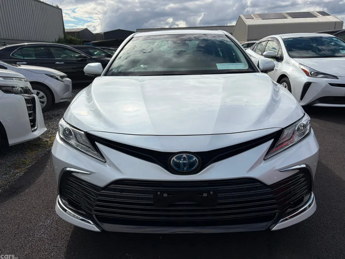 Toyota Camry Saloon, Petrol Hybrid, 2021, White