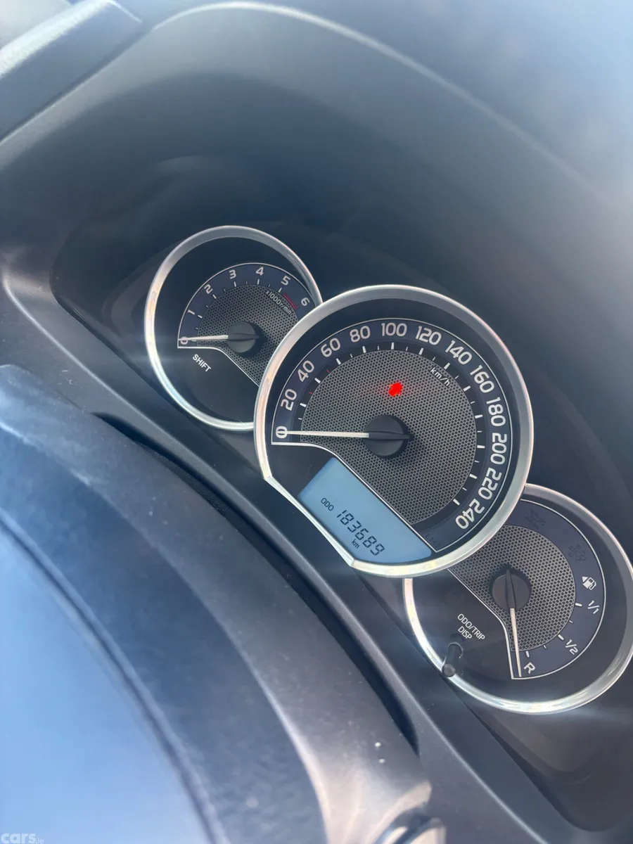 Toyota Auris Hatchback, Diesel, 2013, Silver