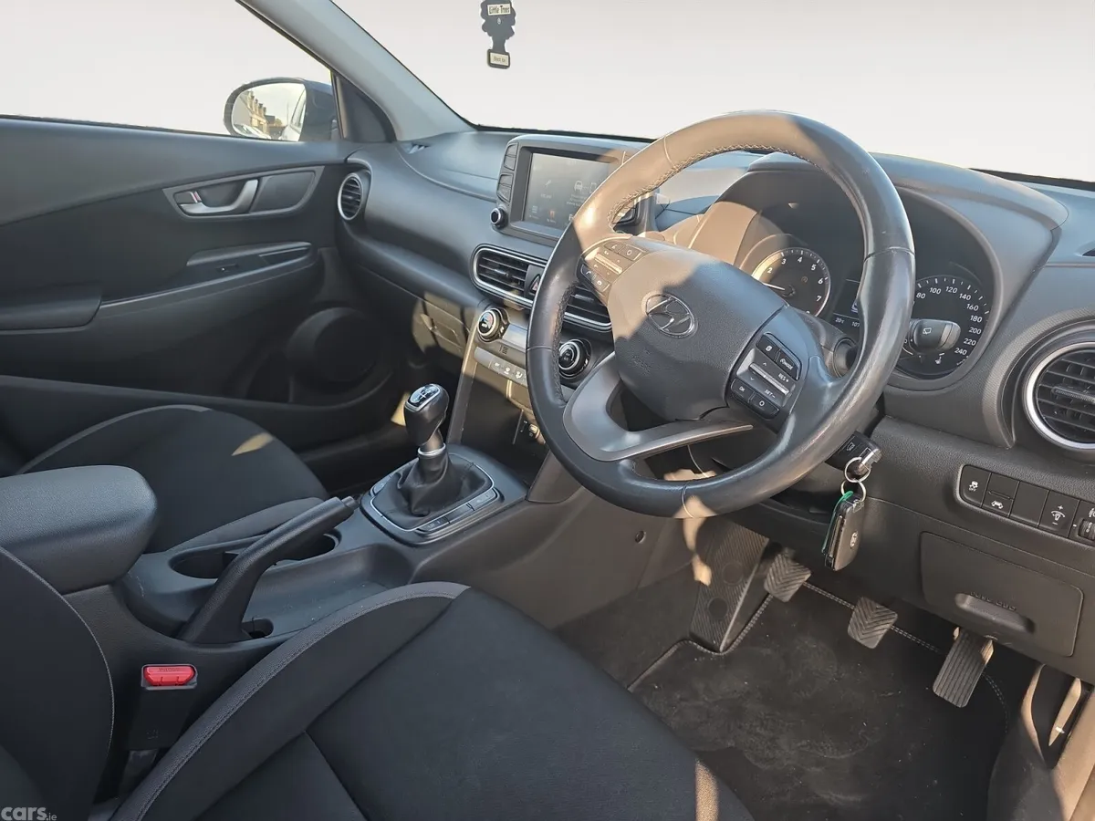 Hyundai KONA MPV, Petrol, 2019, White