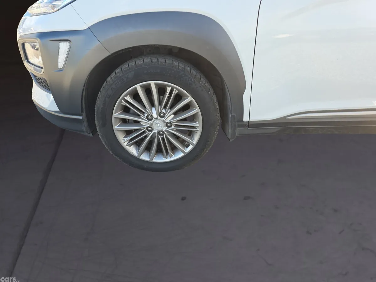 Hyundai KONA MPV, Petrol, 2019, White