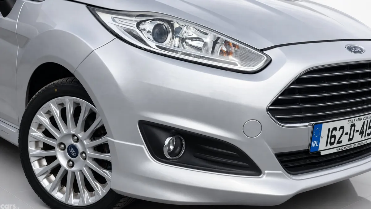 Ford Fiesta Hatchback, Petrol, 2016, Silver