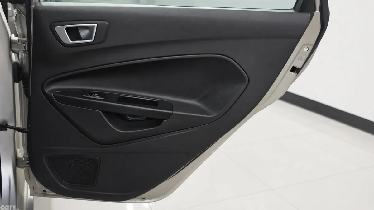 Ford Fiesta Hatchback, Petrol, 2016, Silver