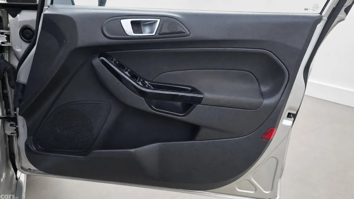 Ford Fiesta Hatchback, Petrol, 2016, Silver