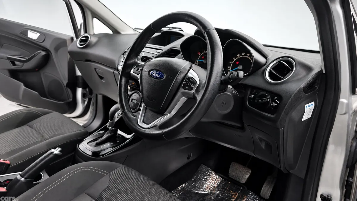 Ford Fiesta Hatchback, Petrol, 2016, Silver
