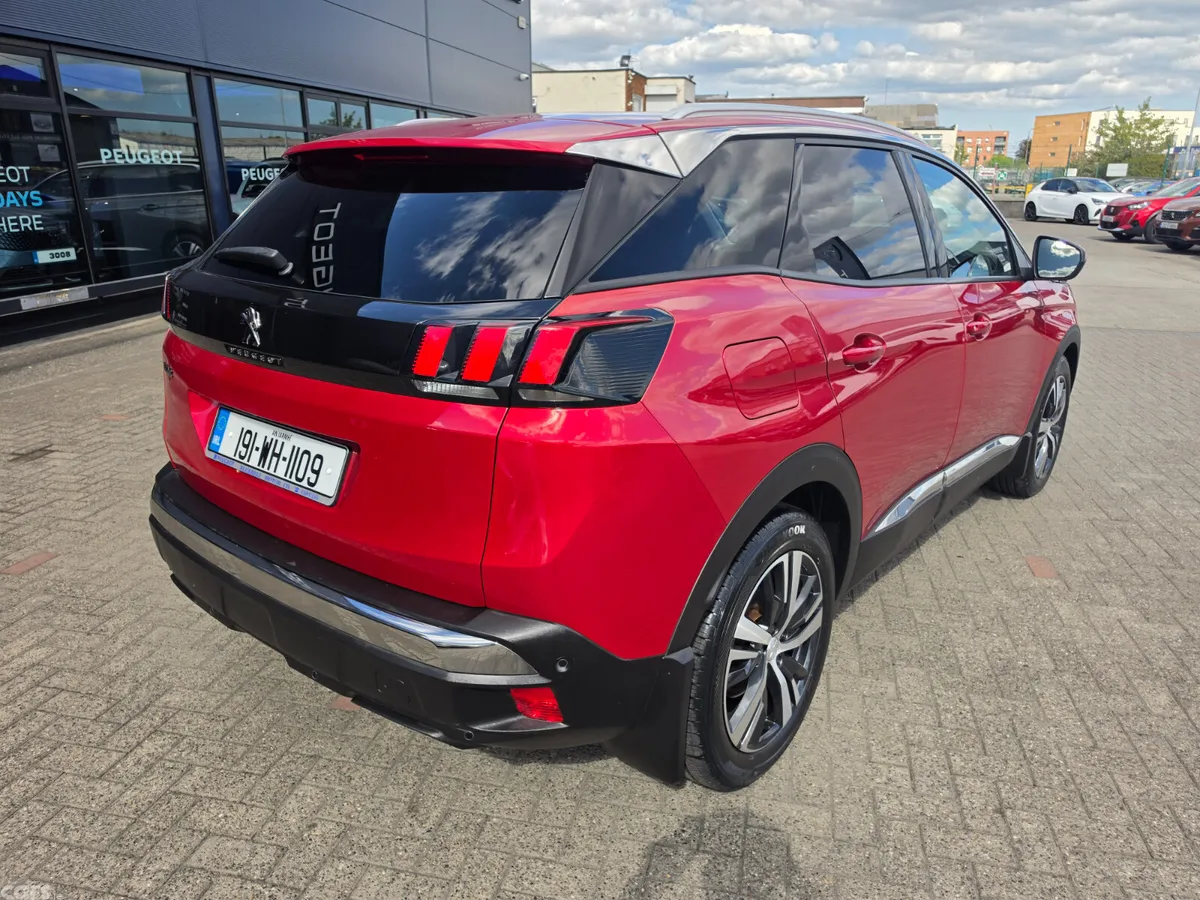 Peugeot 3008 MPV, Petrol, 2019, Red