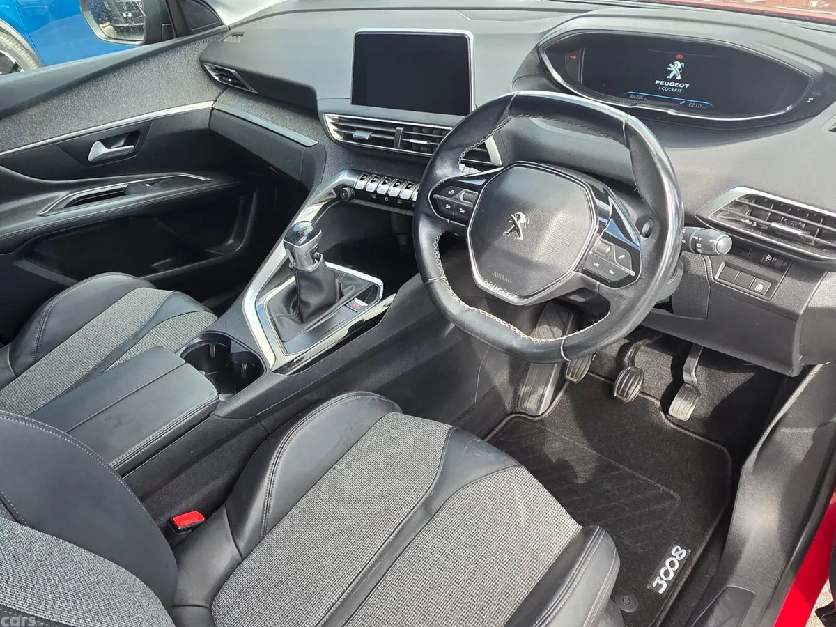 Peugeot 3008 MPV, Petrol, 2019, Red