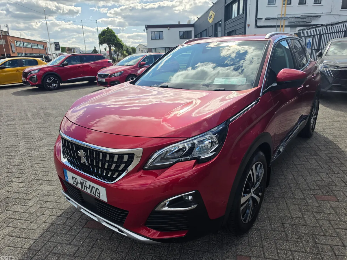 Peugeot 3008 MPV, Petrol, 2019, Red