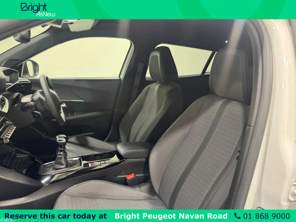 Peugeot 2008 MPV, Petrol, 2023, White