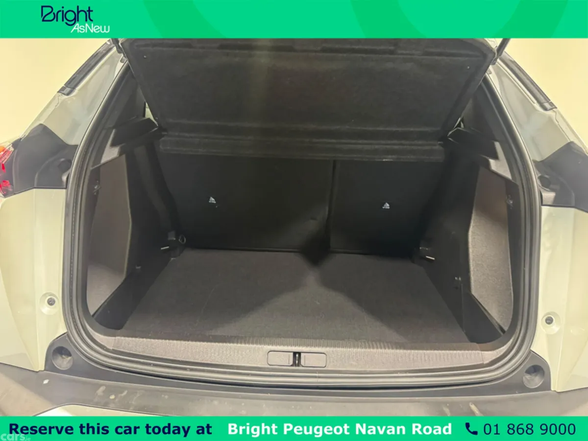 Peugeot 2008 MPV, Petrol, 2023, White