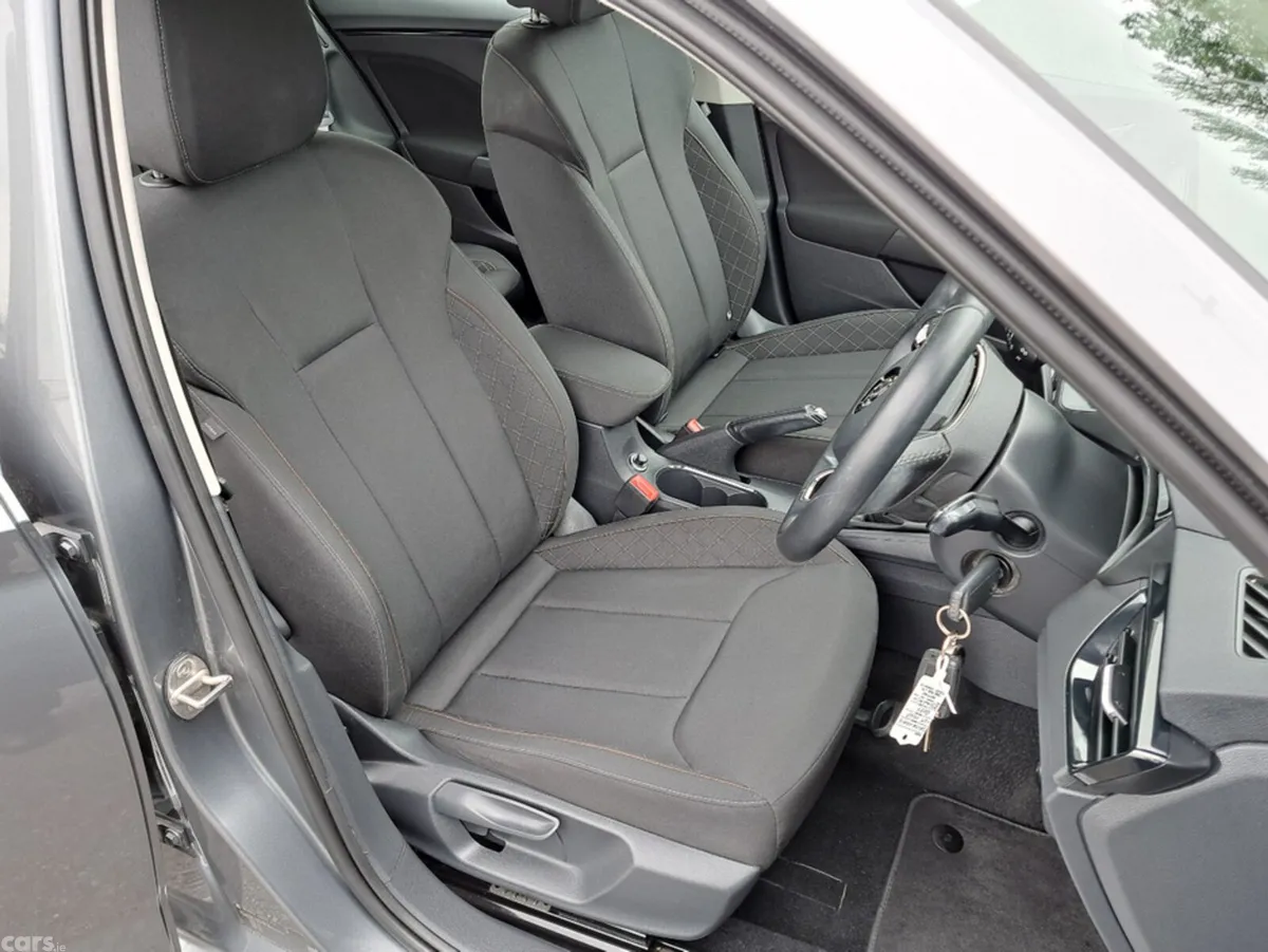 Skoda Kamiq Hatchback, Petrol, 2023, Grey