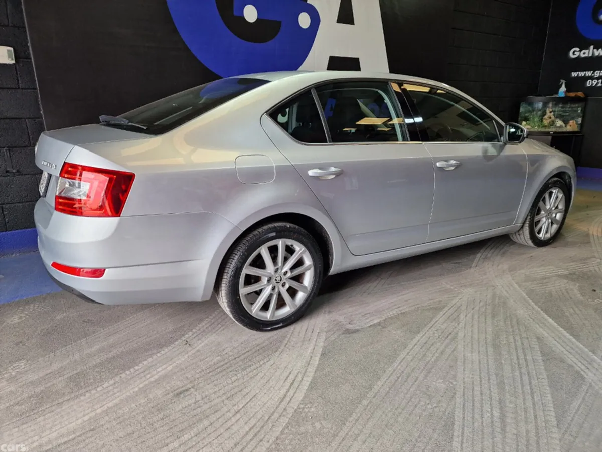 Skoda Octavia Hatchback, Diesel, 2017, Grey