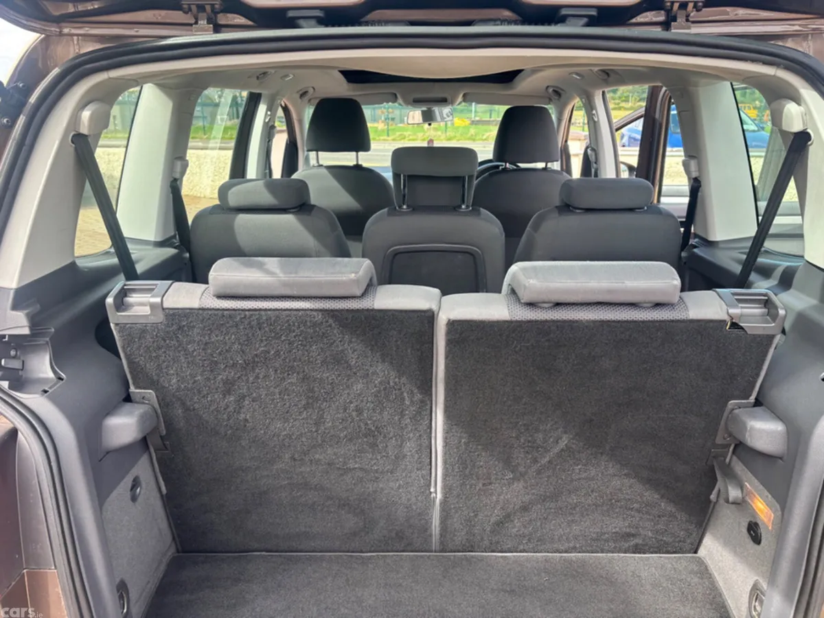 Volkswagen Touran MPV, Diesel, 2015, Brown