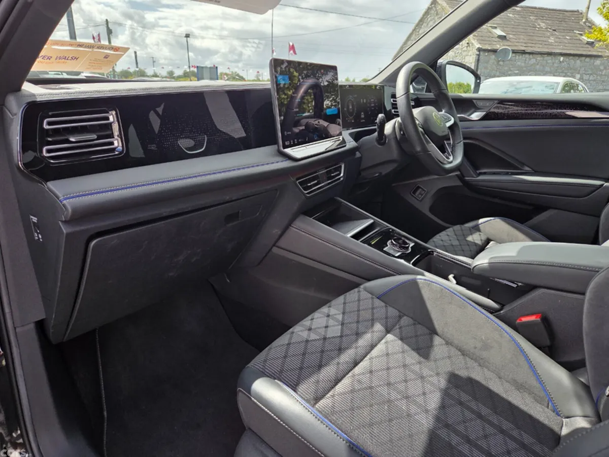 Volkswagen Tiguan Estate, Petrol Plug-in Hybrid, 2024, Black