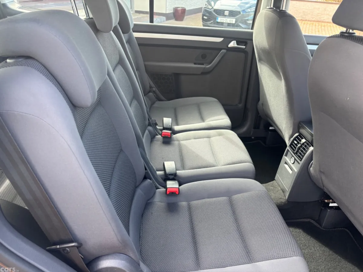 Volkswagen Touran MPV, Diesel, 2015, Brown