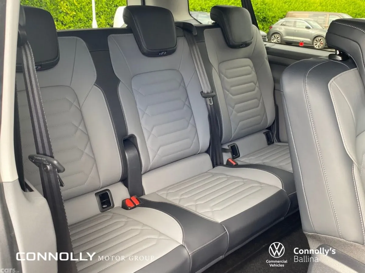 Volkswagen Caravelle MPV, Petrol Plug-in Hybrid, 2027, Black