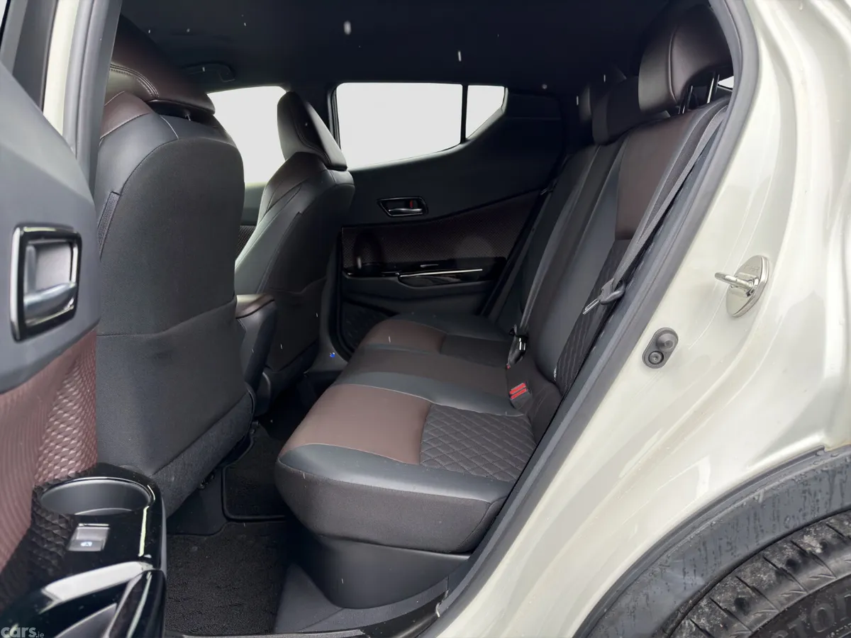 Toyota C-HR SUV, Petrol Hybrid, 2018, White