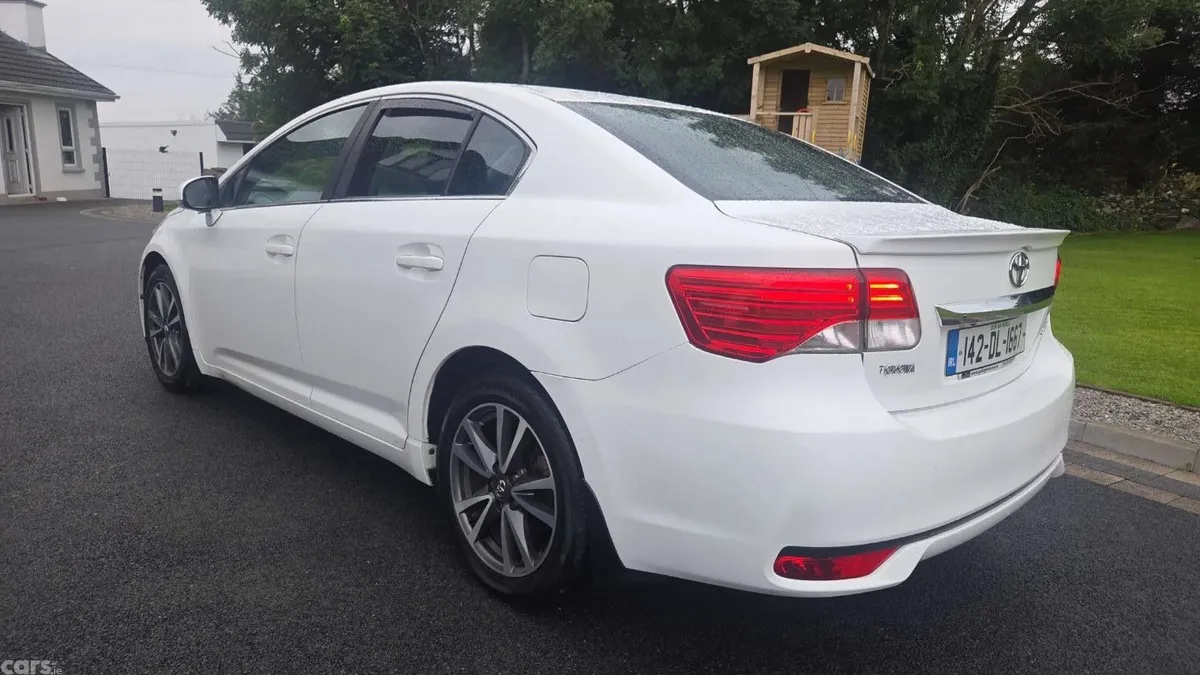 Toyota Avensis Saloon, Diesel, 2014, White