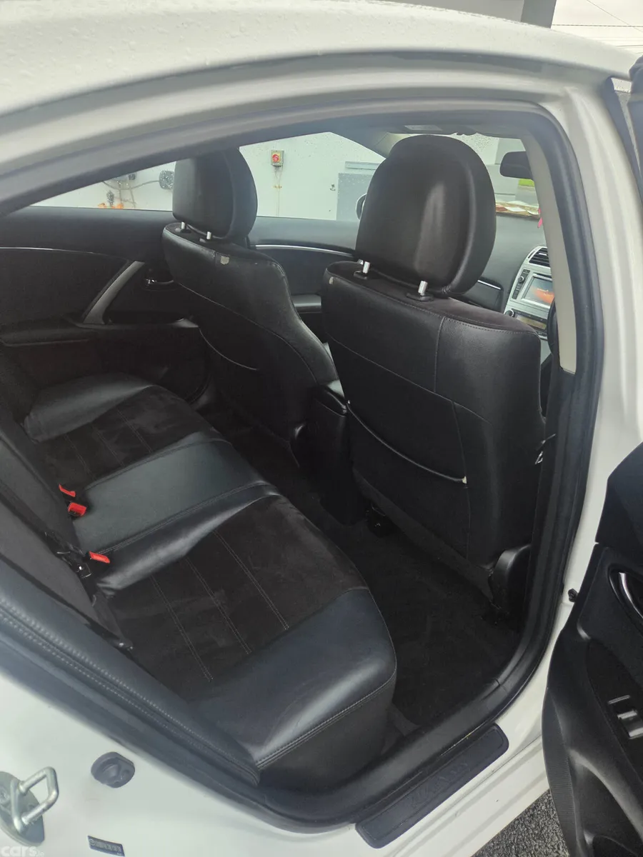 Toyota Avensis Saloon, Diesel, 2014, White