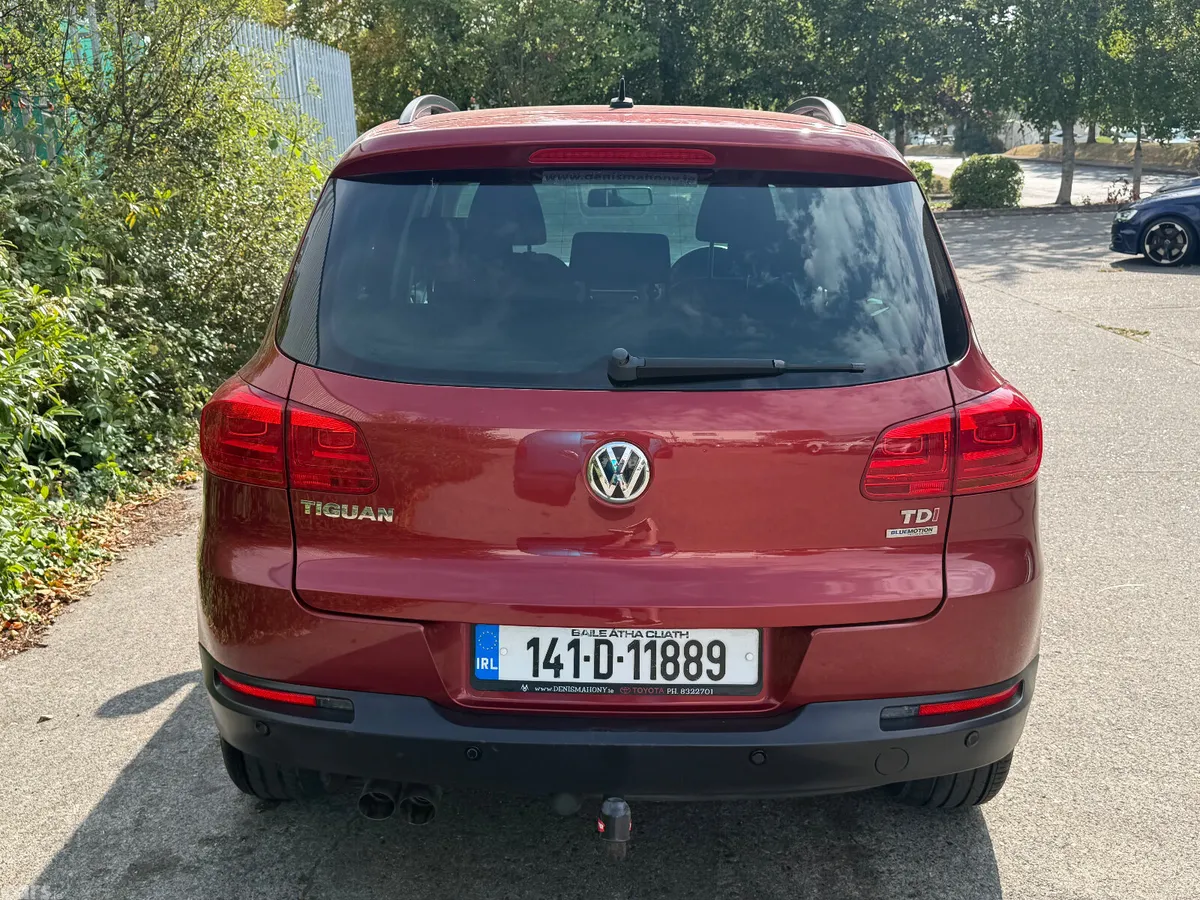 Volkswagen Tiguan SUV, Diesel, 2014, Red