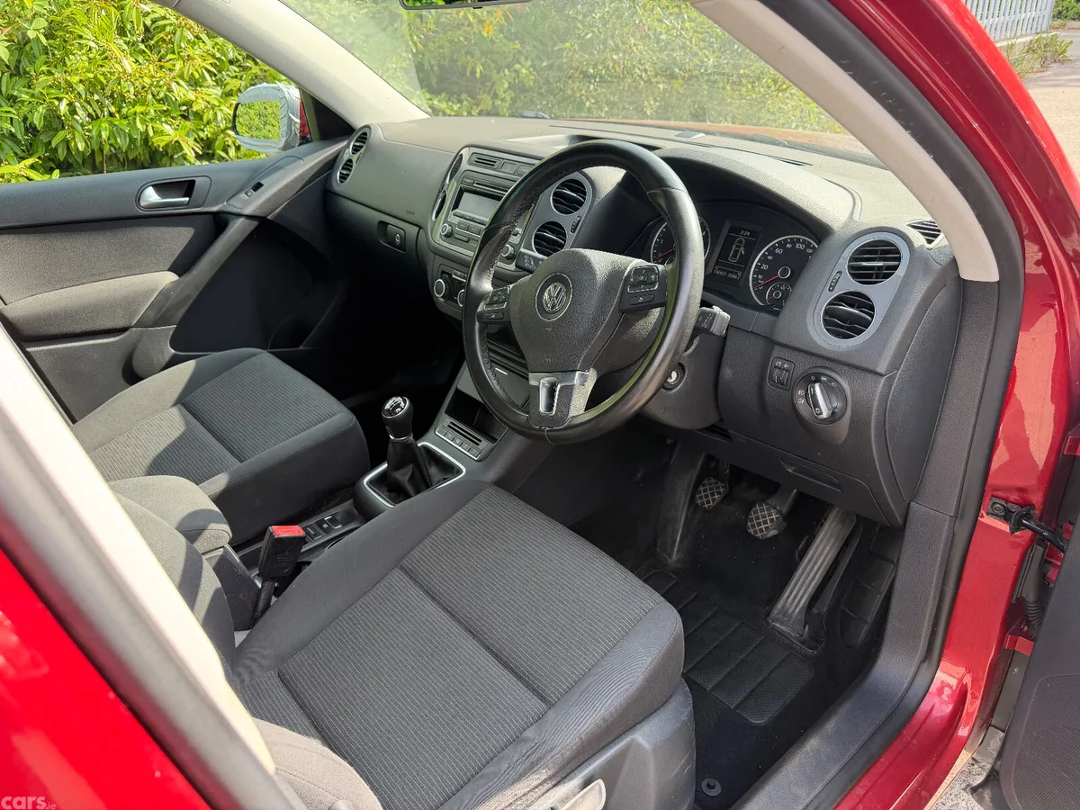 Volkswagen Tiguan SUV, Diesel, 2014, Red