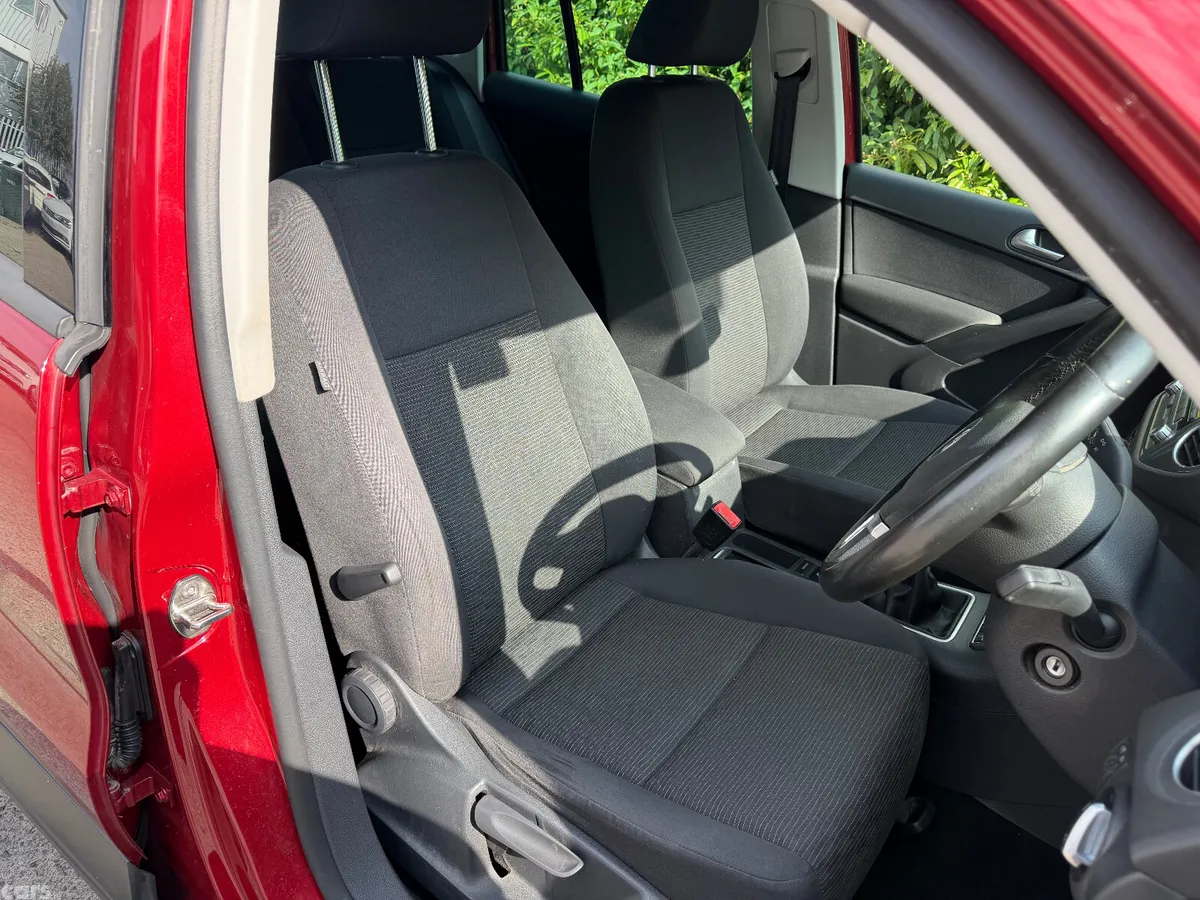 Volkswagen Tiguan SUV, Diesel, 2014, Red