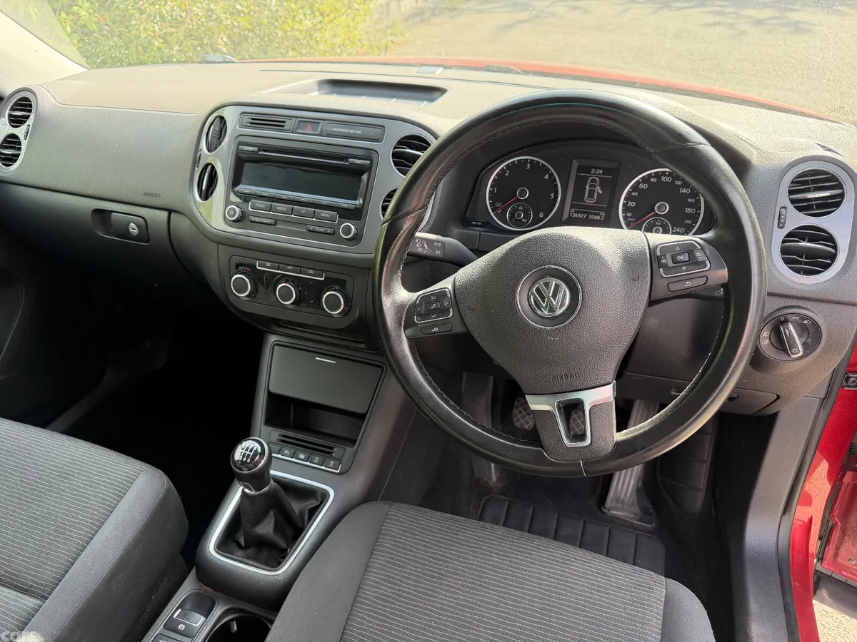 Volkswagen Tiguan SUV, Diesel, 2014, Red