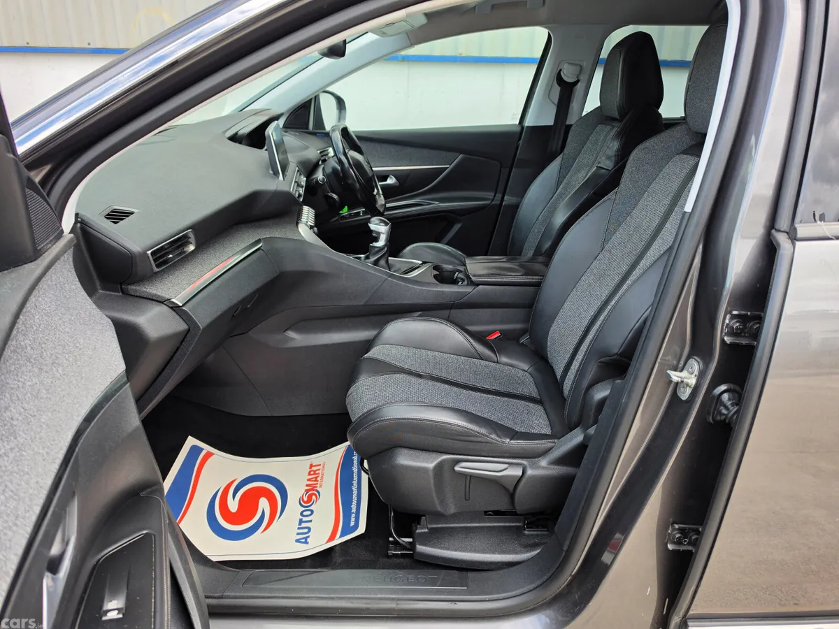 Peugeot 5008 MPV, Diesel, 2018, Grey