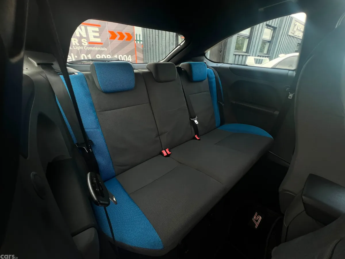 Ford Focus Hatchback, Petrol, 2006, Blue