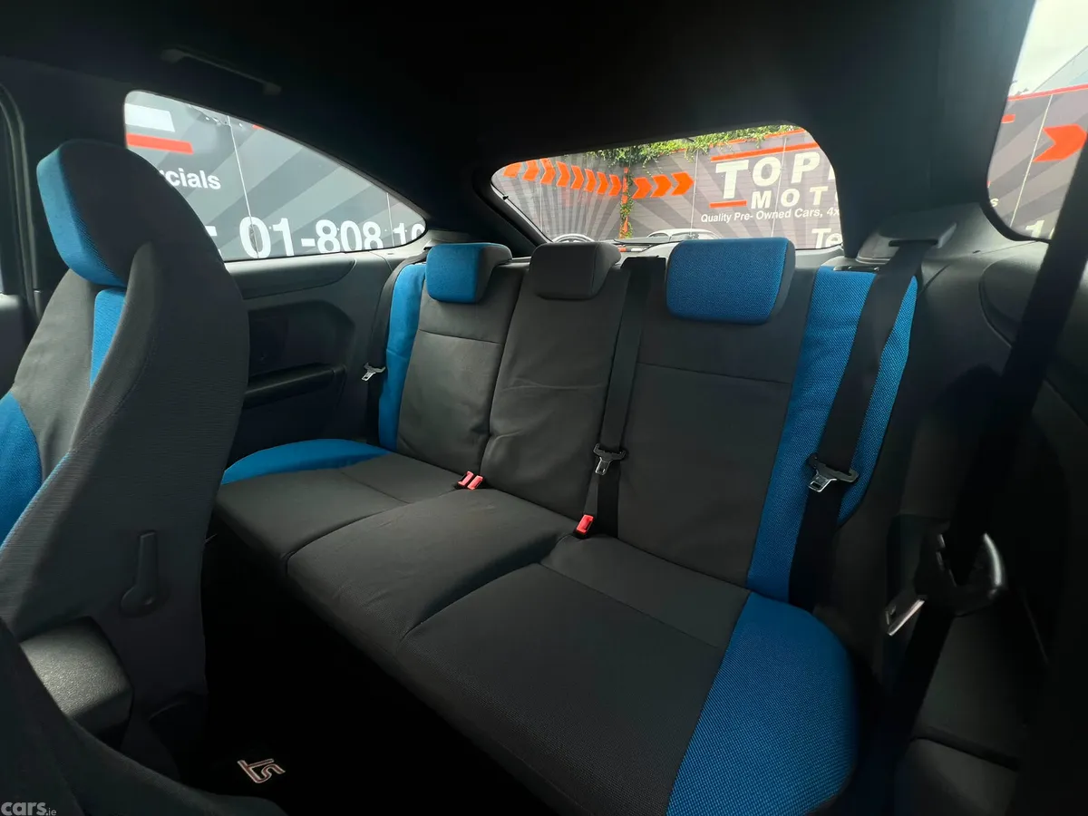 Ford Focus Hatchback, Petrol, 2006, Blue