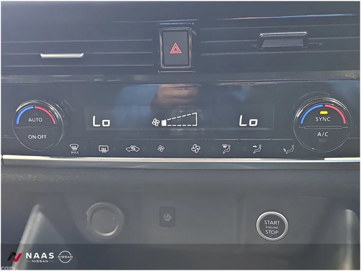 Nissan Qashqai MPV, Petrol, 2024, Red