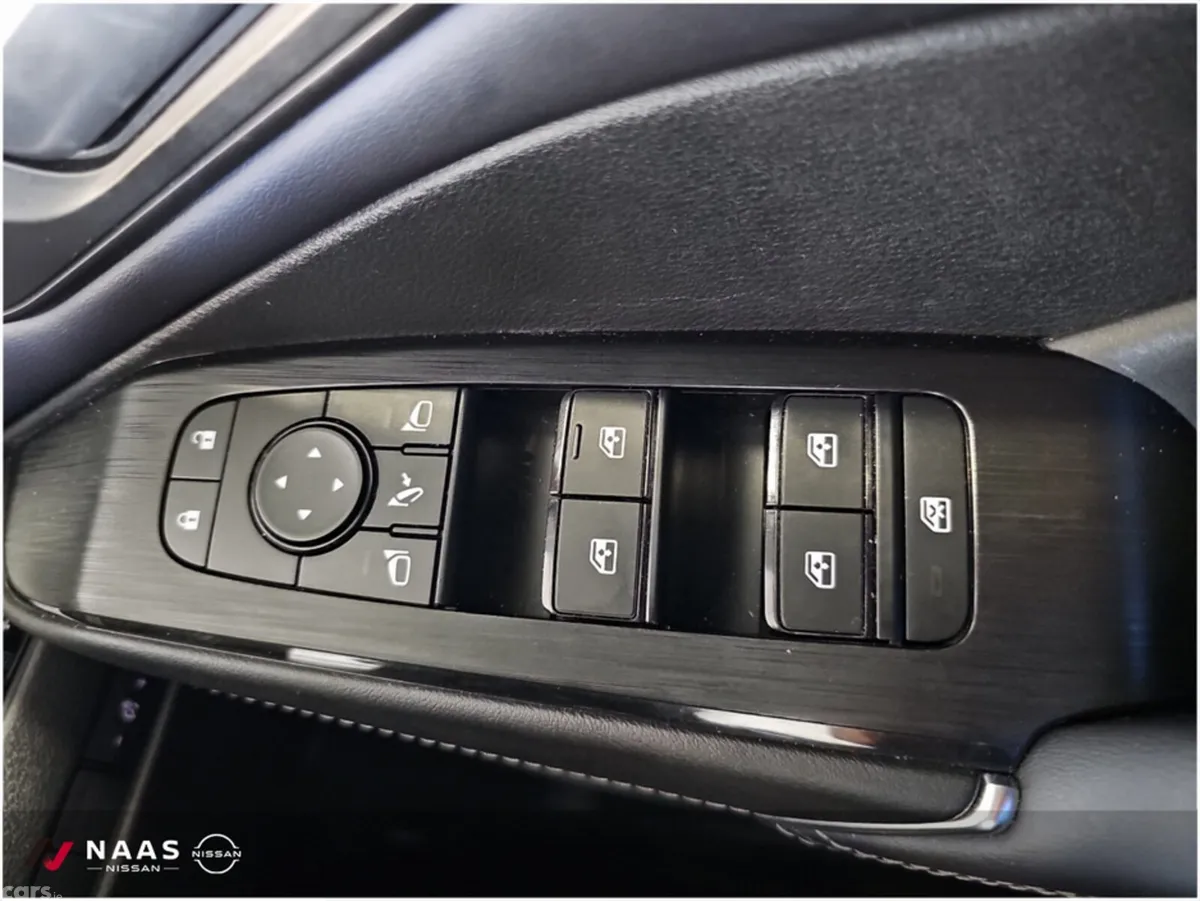 Nissan Qashqai MPV, Petrol, 2024, Red