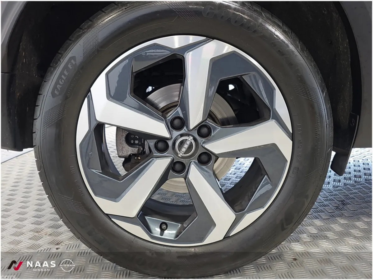 Nissan Qashqai MPV, Petrol, 2024, Red