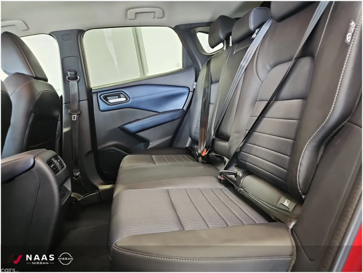 Nissan Qashqai MPV, Petrol, 2024, Red