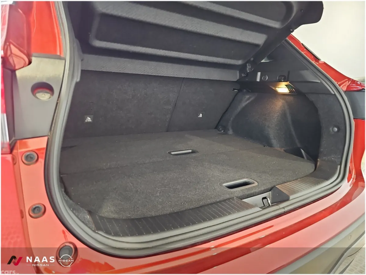 Nissan Qashqai MPV, Petrol, 2024, Red