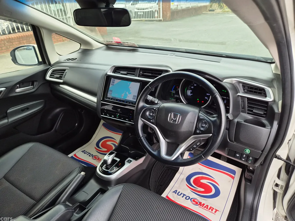 Honda Fit Hatchback, Petrol, 2017, White