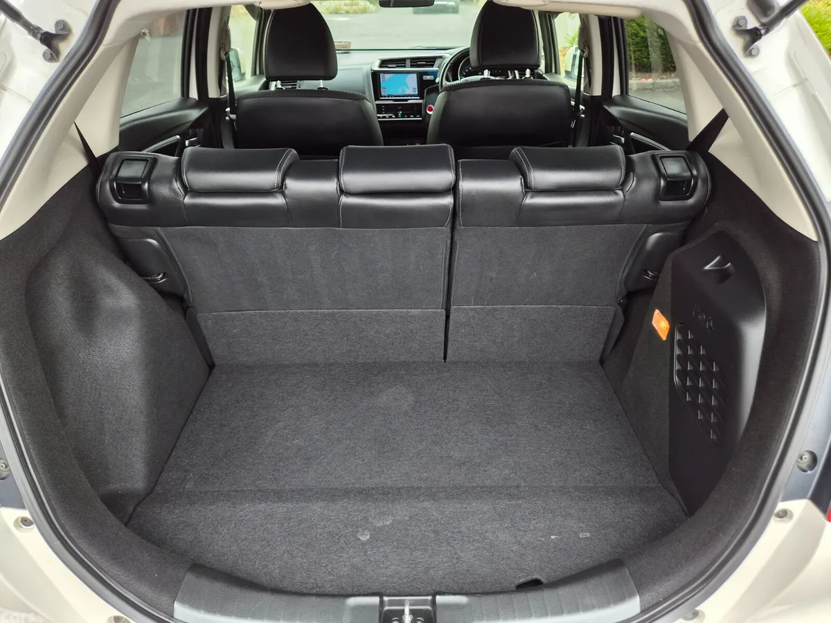 Honda Fit Hatchback, Petrol, 2017, White