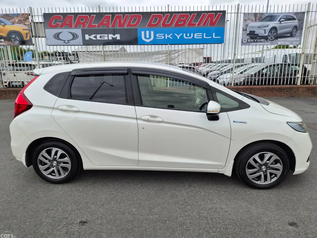 Honda Fit Hatchback, Petrol, 2017, White
