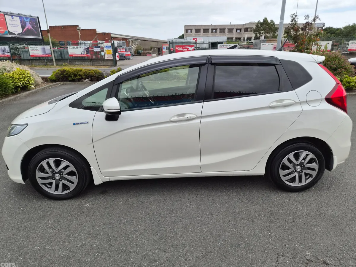 Honda Fit Hatchback, Petrol, 2017, White